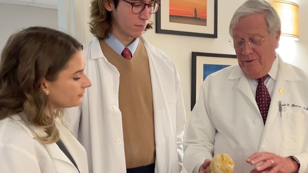 CHCAlbany's tweet photo. The Association of American Medical Colleges (AAMC) predicts the U.S. could see a shortage of approximately 122,000 physicians by 2032 as demand is exceeding supply for both primary care and specialist physicians. https://t.co/jQyzb0ZjGi https://t.co/bNDmLFAZFD