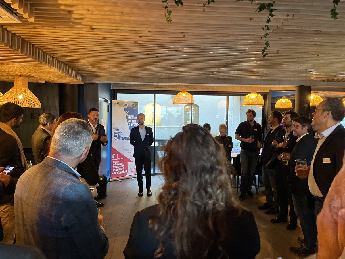 Hier j’avais le plaisir d’assister au lancement d’<a href="/AssoElusFrance/">Association des Élus de France | AEF</a> pour les #HautsdeSeine 
En partenariat avec l’association <a href="/spriterritoires/">EspriTerritoires</a> présidée par <a href="/SachaGaillard/">Sacha Gaillard</a> qui promeut le parferait public privé pour nos collectivités.  
@Ettazaoui27