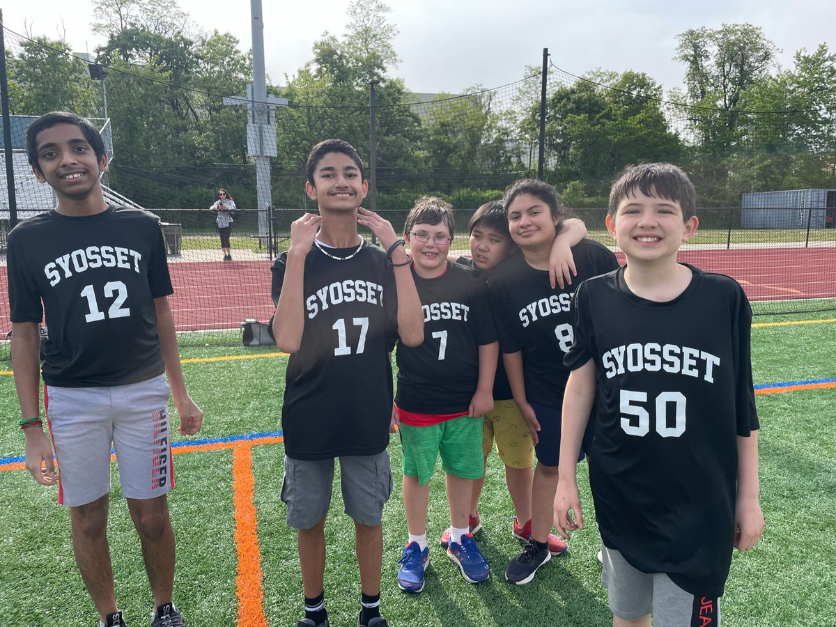 MsHoenscheid's tweet photo. Soooo many smiling faces at our first Challenger Track Meet!!😀🏃🏻‍♀️🏃🏾Thank you @MassChiefs for hosting! https://t.co/v8bLVzBCu6