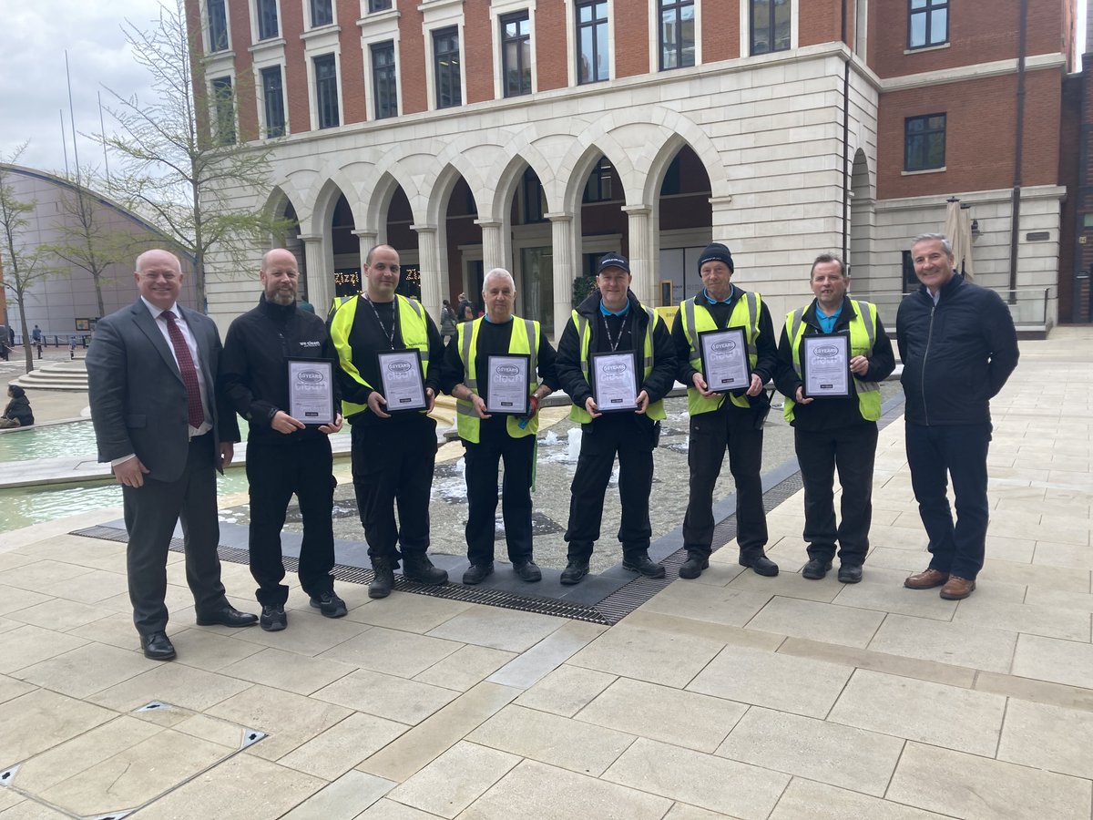 WeCleanBham's tweet image. We are always genuinely delighted to present 10 Year Service Awards - it is a testament to our 'people first' culture and over 40% of our staff have now been with #weclean for over 10 years 🙌

wecleanltd.com/more-10-again-…

@Brindleyplace 
@brumhippodrome 
@solsch1560