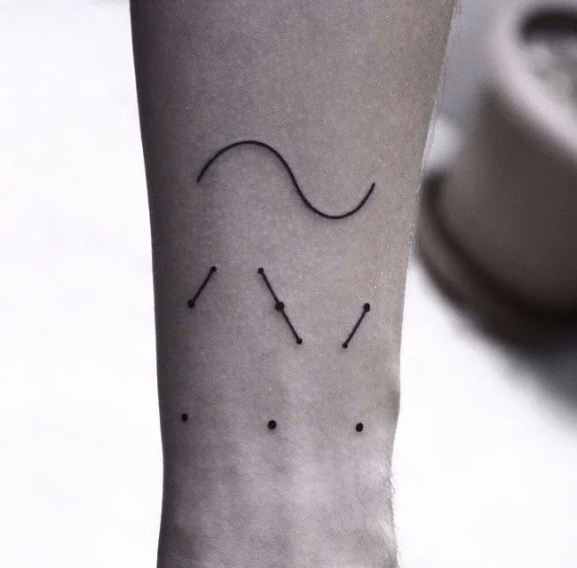brandemia_'s tweet photo. A veces el amor por el diseño llega a cosas tan bizarras como estas 💘 💪  

Y tú, ¿escondes algún tatto relacionado con el diseño?  😏 

#brading #recursos #GraphicDesign #tatto https://t.co/mHafljnOh0