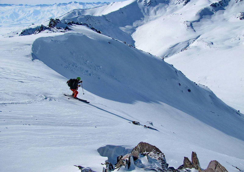 ClimberCA's tweet photo. Heli-skiing and snowboarding in Tien Shan, Central Asia https://t.co/NKkRc1KFLi https://t.co/UkNjeE0zNk