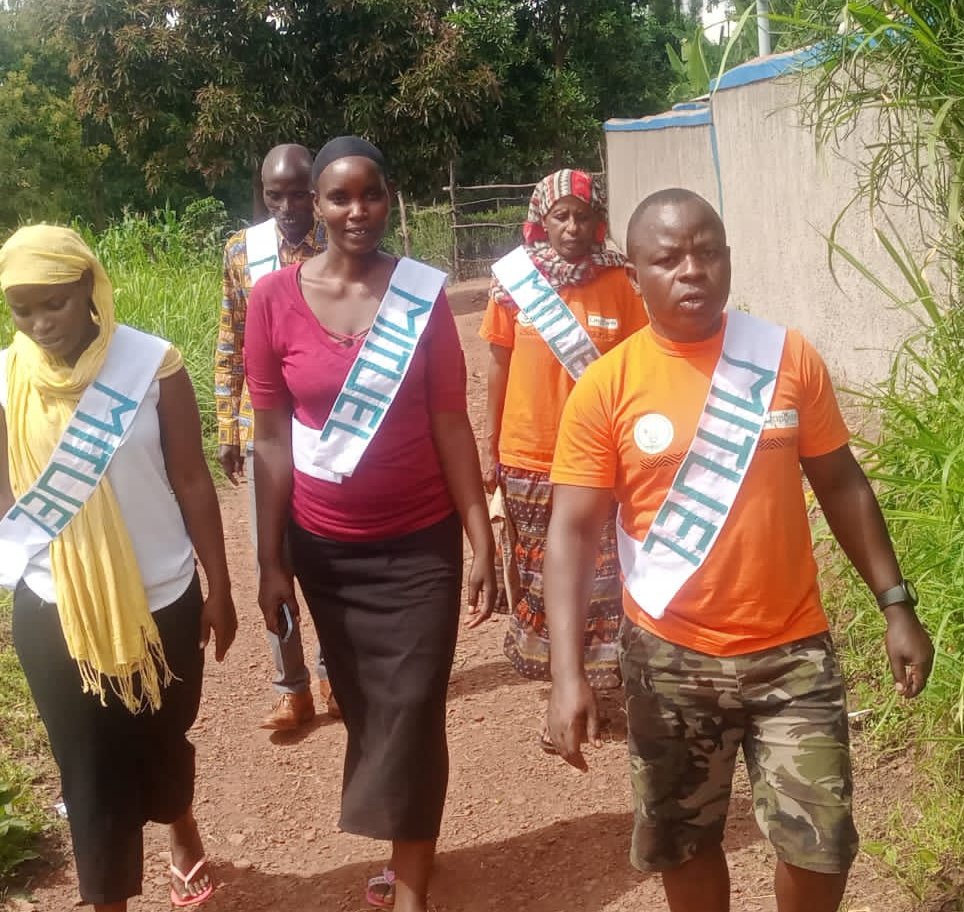 MwulireR's tweet photo. Mu murenge wa Mwulire Igikorwa cyo Gukusanya umusanzu wa Mutuel no gukangurira abaturage kwishyura iyai 2023/2024,kirimo gukorwa urugo kurugo https://t.co/6QeG3VUzyk