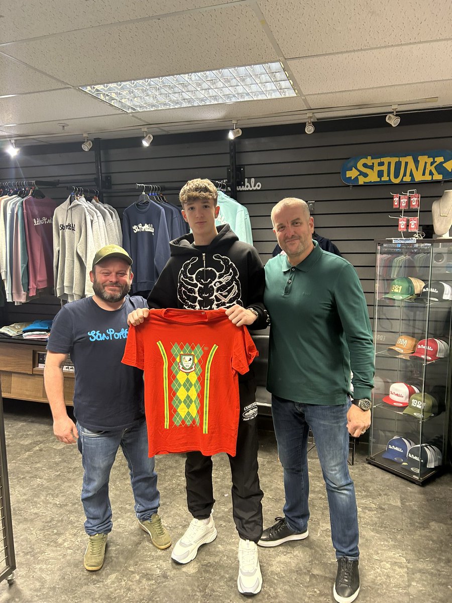 sanpabloking's tweet photo. Best of luck to Kit Margetson 
and the Cymru U17’s today 
in their opening game with Hungary 
in the European Championship 
at Budapest..
Hope Kit can emulate 
his Dad’s Martyn success
In International Tournament Football
#welshfootball #Eurosunder17
#togetherstronger #welshfa https://t.co/LaMeEQnwkm