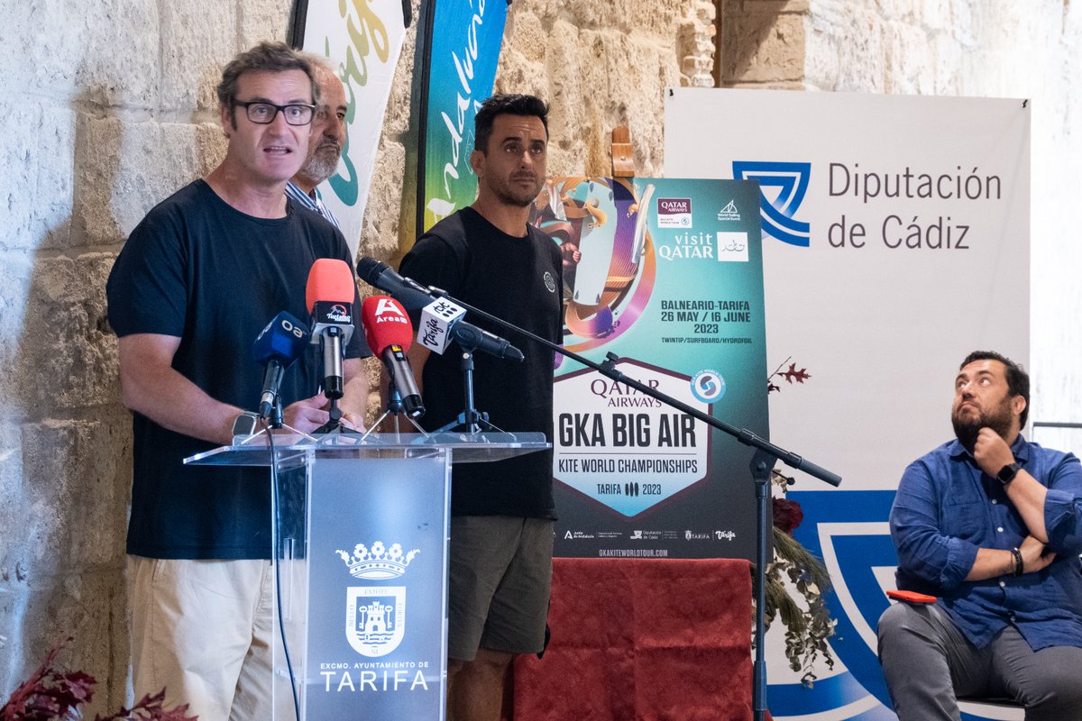 DeporteAND's tweet photo. 🌅 Tarifa será el escenario del Campeonato del Mundo de GKA BIG AIR. 

👉Del 26 de mayo al 16 de junio, en la playa del Balneario en las modalidades de #twintip, #strapless e #hydrofoil. 

#Andalucia en el punto de mira de los deportes de viento 🏄‍♀️

#AndalucíaElLugarDelDeporte https://t.co/IiOWJrBGAN