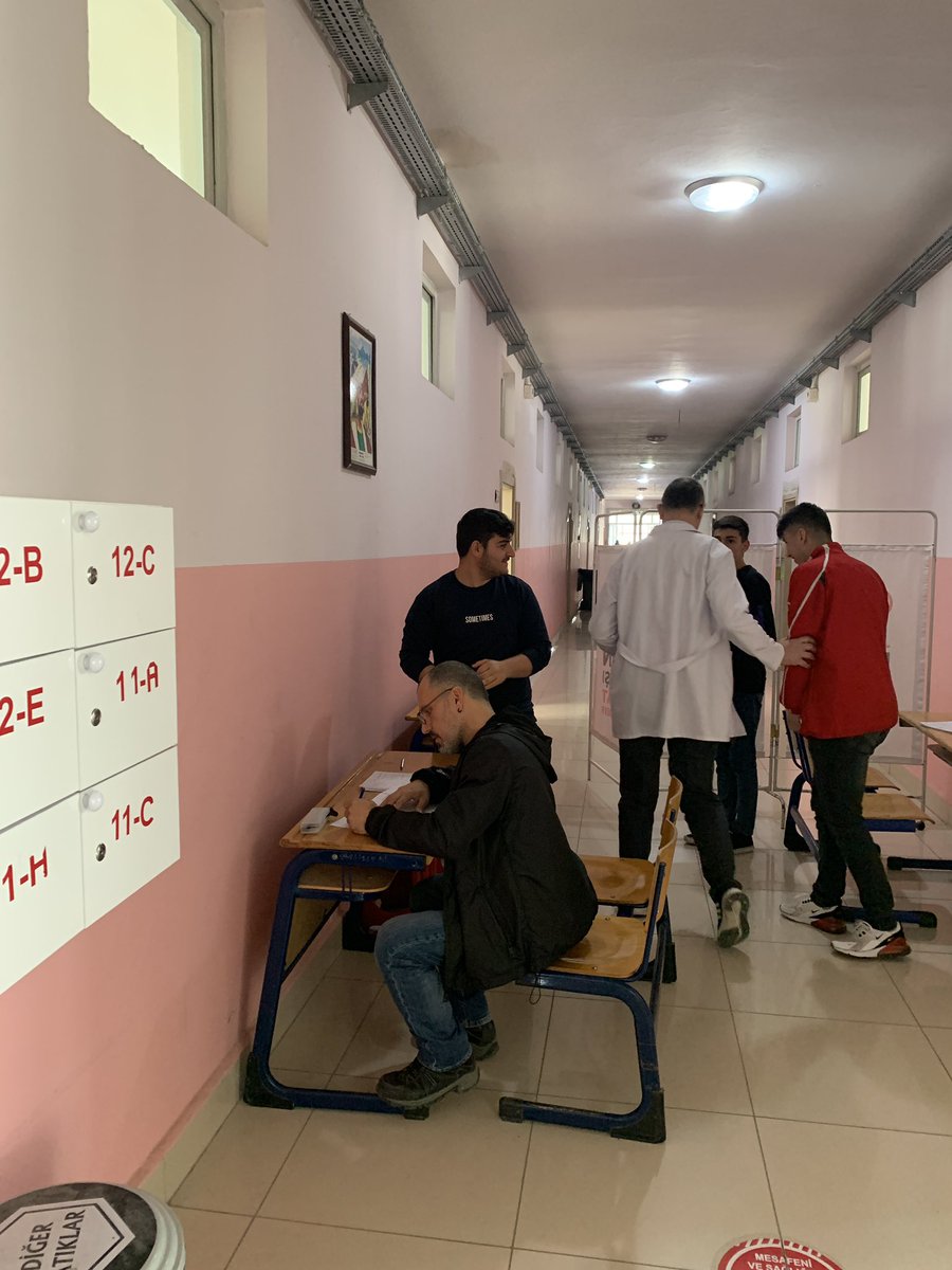 LisesiBafra's tweet photo. 16 Mayıs Salı günü #kızılay ın okulumuzda başlattığı kan bağışı kampanyasına destek veren öğretmen ve velilerimize teşekkür ederiz.
#senvarsanhayatvar https://t.co/N3pM08dFZb
