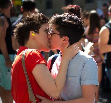 pbloche's tweet photo. Vive les marié.e.s de l'an 10 !
Vive l'égalité des droits ! 🏳️‍🌈 
Vive l'amour ! ❤
#mariagepourtous https://t.co/AS0hR57uuG