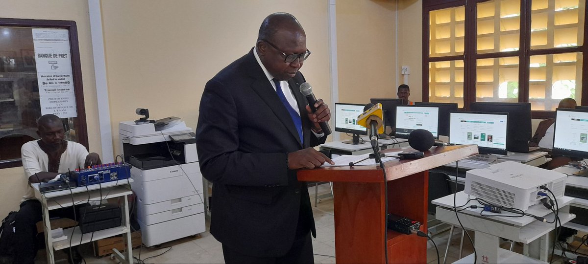 Inauguration de la bibliothèque numérique de l'ENAM ce jour 17 mai 2023. Projet cofinancé par la BAD et l'Ambassade de France 🇫🇷  en Centrafrique 🇨🇫. Plus de 9000 ouvrages,  540 articles et 330 revues à consulter en ligne. Salle climatisée, équipée de photocopieur et imprimante.