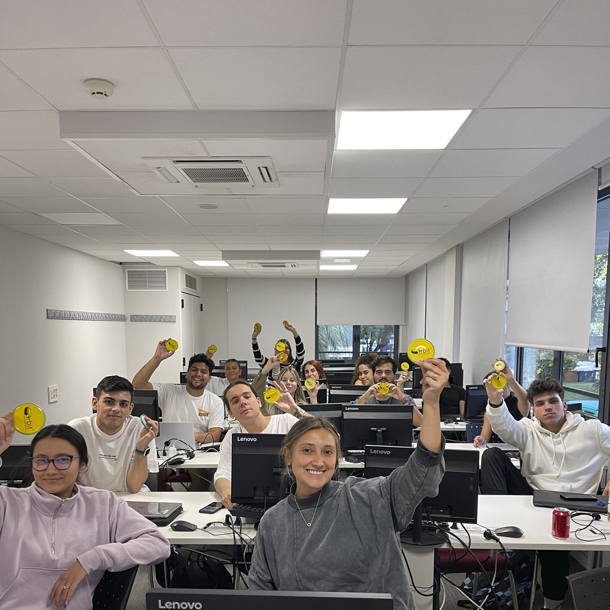 soniasonoco's tweet photo. Ayer fuimos un "caso de estudio" en el #MasterUEV de la @UEValencia.
Una verdadera satisfacción ver a nuestro #abrefácil #Orbit entre tan aventajados alumnos. 
Gracias a @RemediosMalaga, @RMediosMKT y @ChemaLamiran 

¡Que el ingenio nos acompañe siempre!

#tapaOrbit #Eviosys https://t.co/wnp90N98Ld