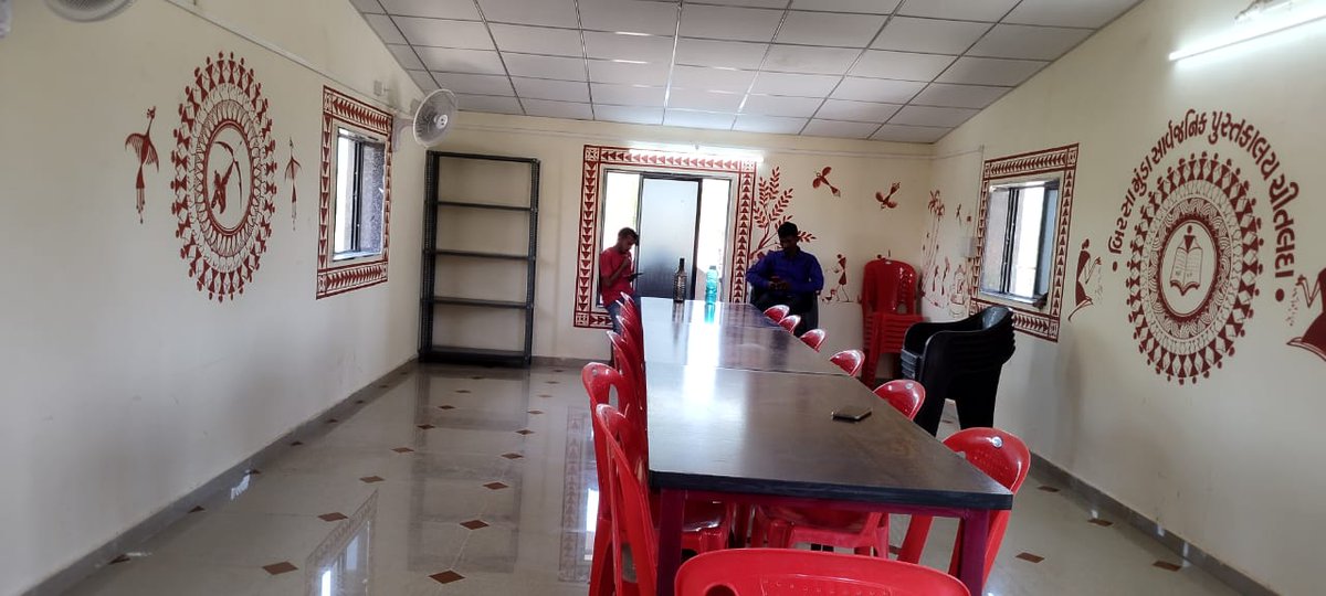 લોક સહકાર થકી નિર્માણ પામેલ બિરસા મુંડા સાર્વજનિક પુસ્તકાલય ચીતલદા, તા. ઉમરપાડા, જી. સુરત. 
આગામી થોડા જ દિવસોમાં પુસ્તકાલયનું ઉદ્ઘાટન કરી દેવામાં આવશે.<a href="/devanshijoshi71/">Devanshi Joshi</a> <a href="/VtvGujarati/">VTV Gujarati News and Beyond</a> <a href="/Jamawat3/">Jamawat</a> <a href="/News18Guj/">News18Gujarati</a> <a href="/abpasmitatv/">ABP Asmita</a> <a href="/GujaratTak/">Gujarat Tak</a> <a href="/Ganpatsinhv/">Ganpatsinh Vasava</a> <a href="/kunvarjihalpati/">Kunvarji Halpati</a> <a href="/kuberdindor/">Dr. Kuber Dindor</a>