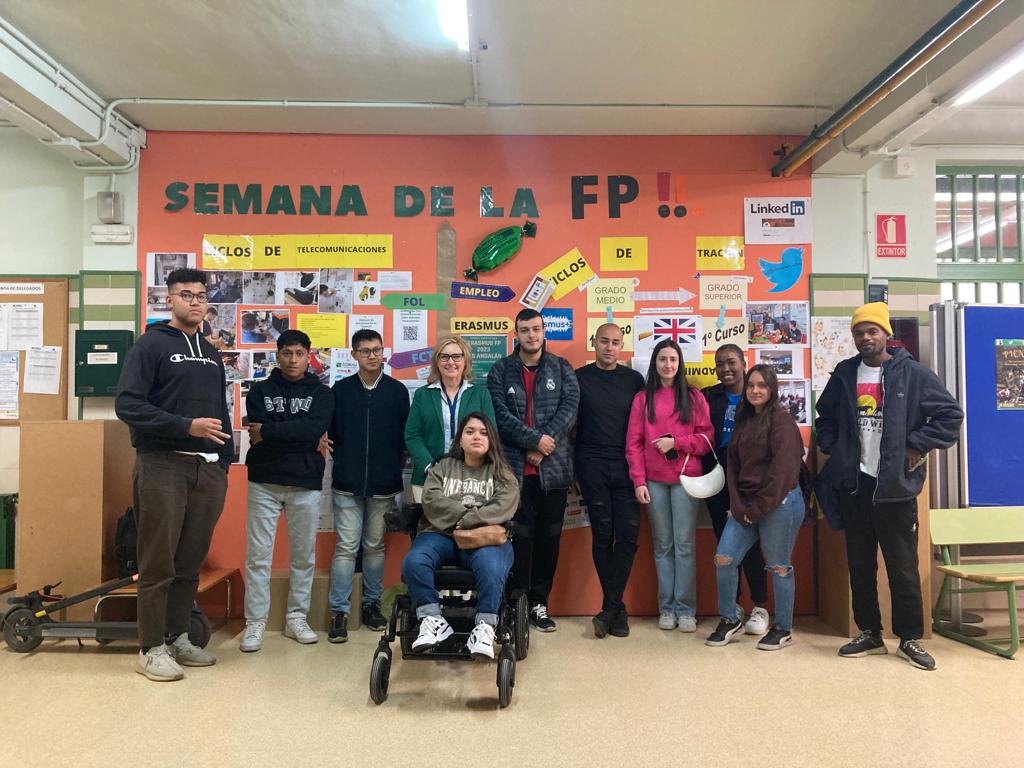 barandaisa's tweet image. Hoy mi alumnado que está en prácticas #FCT ha venido a realizar una sesión de #tutoría al @IES_Andalan 
¡Qué mejor forma de celebrar la #SemanadelaFP2023!
@fpandalanciclos