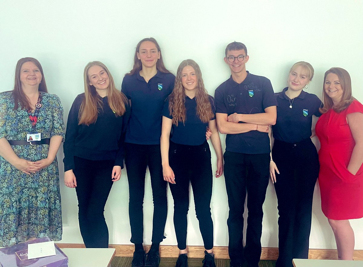 A sad farewell today to one half of this year’s Year 13 English Literature cohort. They’ve been absolutely brilliant and we shall miss them lots, but know they are destined for great things! Good luck in the future and keep in touch!