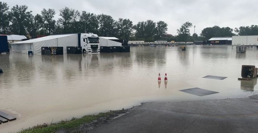 OFICIAL: Se cancela  el #ImolaGP.

Decisión acertada. La tragedia es evidente en toda la región y la lluvia iba a continuar en los próximos días. Cuestión de prioridades.