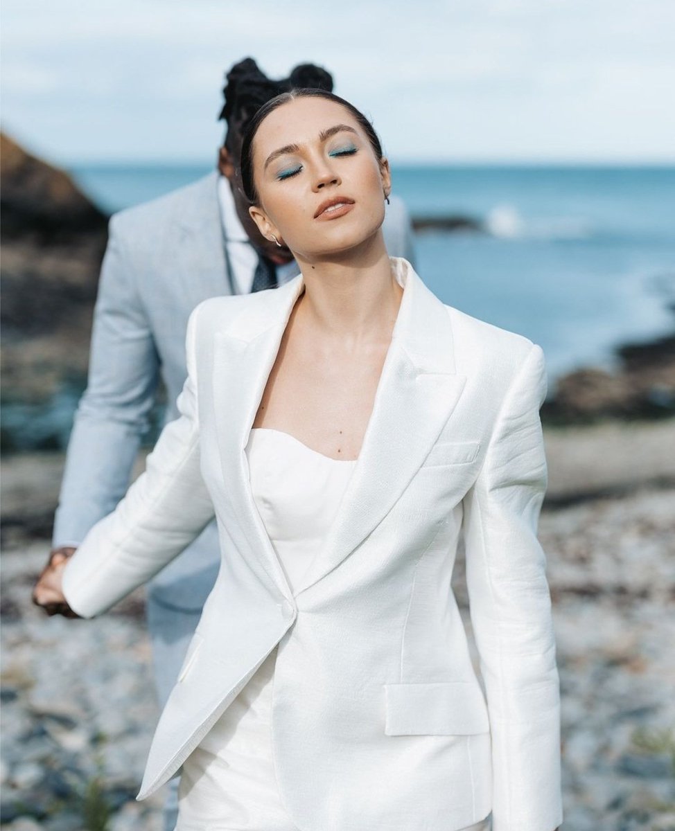 Modern Bride from @CarolynOSull #irishfashion #bride #bridal #wedding #weddingsuit #modernbride #bridesuit #blueveil #handmade #Irishfashionart #notanotherwhitedress #carolynosullivan #irishdesign #CIFD