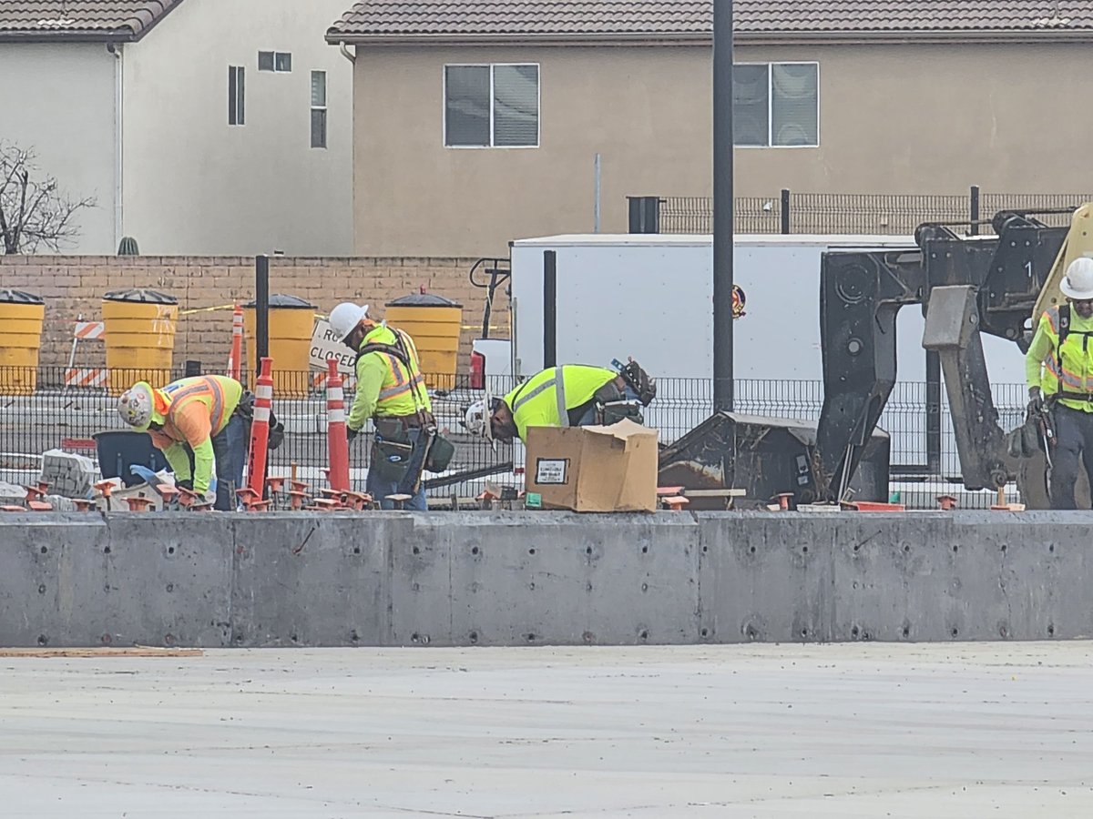 JacketPrincipal's tweet photo. Today proved to be yet another day of witnessing AMAZING progress at the Jewel on Camino Del Sol. Construction crews are working diligently to ensure that our Jaguars have a beautiful new home in 92 days!!! @drtommccoy @OxnardUnion @terristerrleon #delsolhighschool https://t.co/PTMNOOBKTM