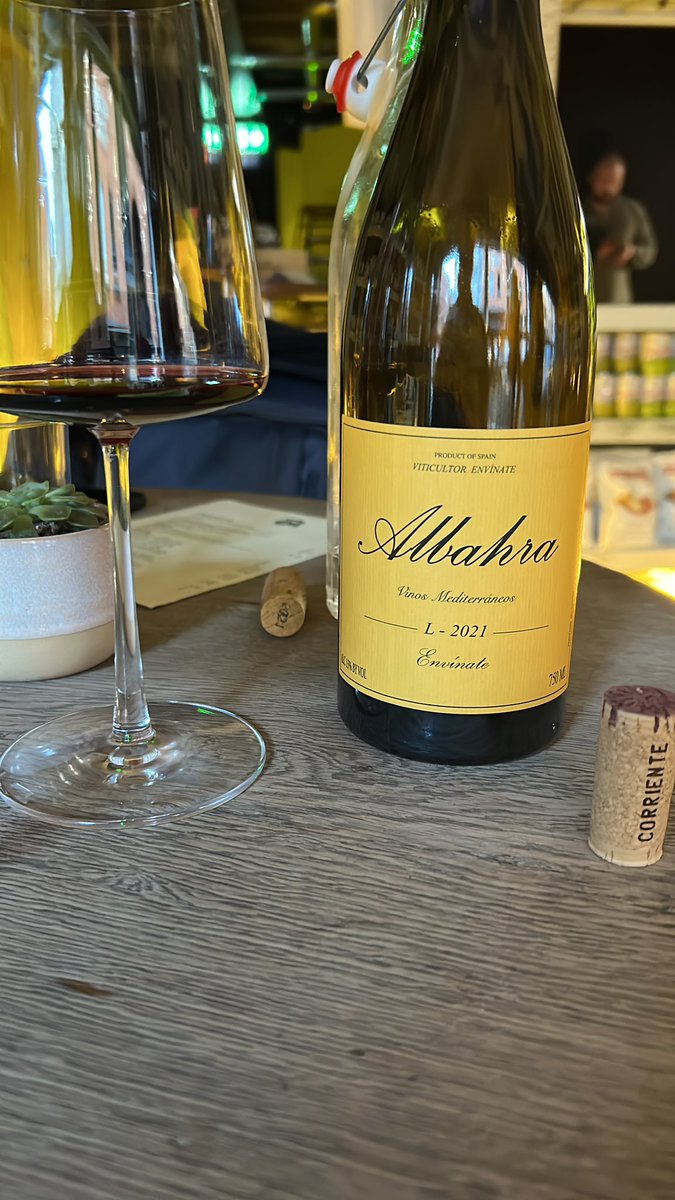 SpanishWineCol's tweet photo. A little Tuesday night Spanish wine odyssey! @grblanco @TelmoRodriguez_ #envinate #wine #spain https://t.co/H8x1PldBQd