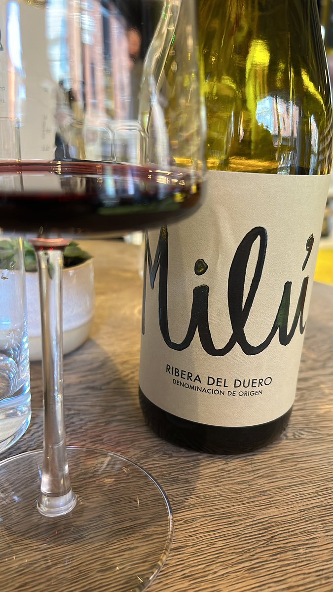 SpanishWineCol's tweet photo. A little Tuesday night Spanish wine odyssey! @grblanco @TelmoRodriguez_ #envinate #wine #spain https://t.co/H8x1PldBQd