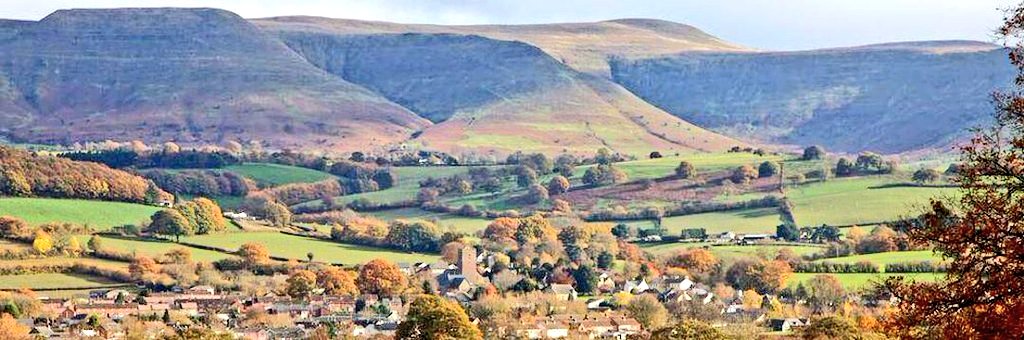 TalgarthMatters's tweet photo. Deep disappointment in the #BlackMountains #MynyddoeddDuon #BannauBrycheiniog at the axing of @hayfestival #shuttle bus π #ClimateEmergency #DoingTheLittleThings #Sustainability #LocalTeam #ThreeCocksMatters @BnRExpress @roadsafety #HayFestival2023 π π https://t.co/sRoU5OZZZv https://t.co/AyN40zU3ki