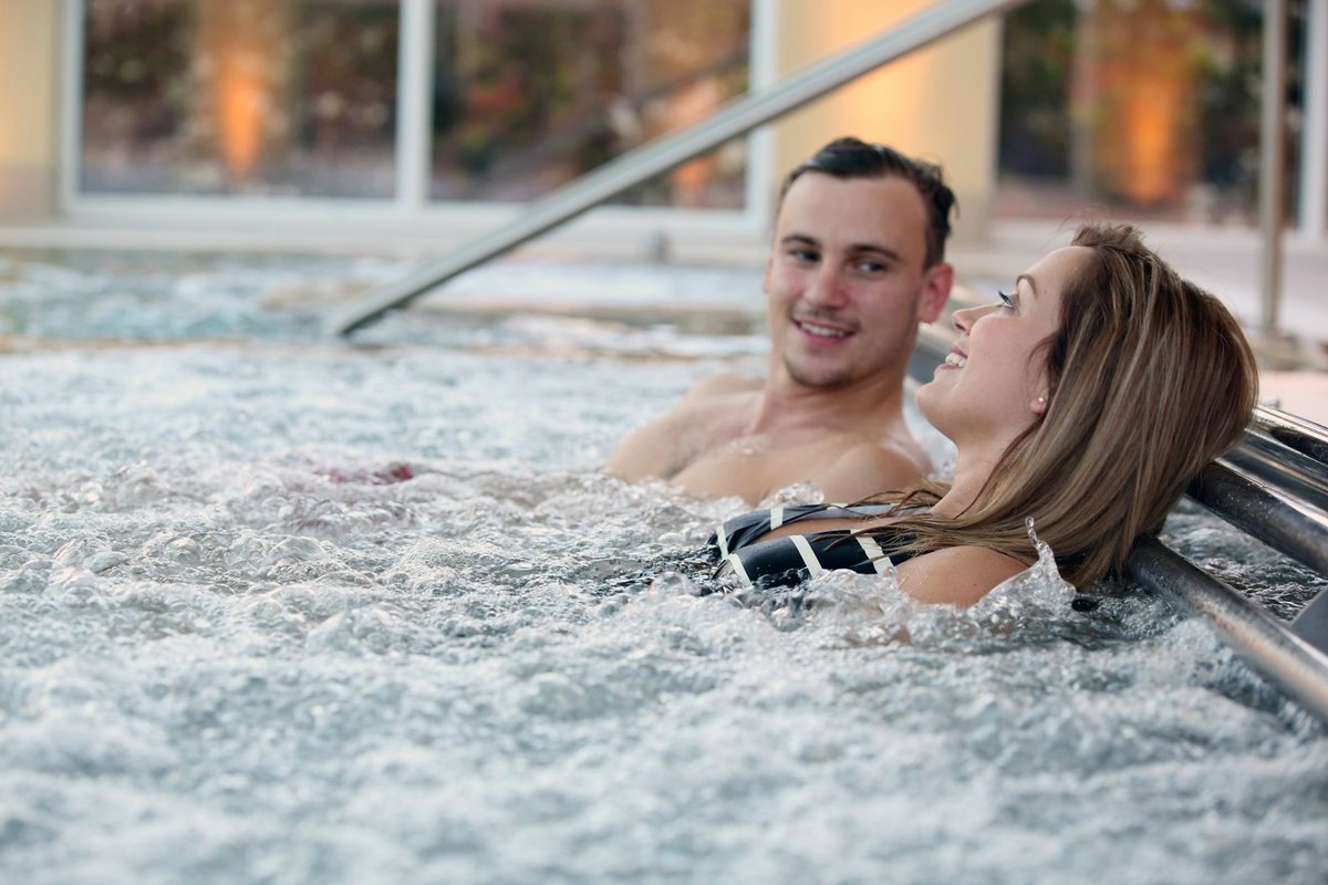 BuryStEdBeyond's tweet image. Whether you're looking to enjoy a couple of days of post wedding relaxation, or a week of pampering and luxury to celebrate being a married couple, check out these romantic places to enjoy a #MiniMoon or #Honeymoon in Bury St Edmunds &amp;amp; Beyond... 👰‍♀️

visit-burystedmunds.co.uk/blog/honeymoon…