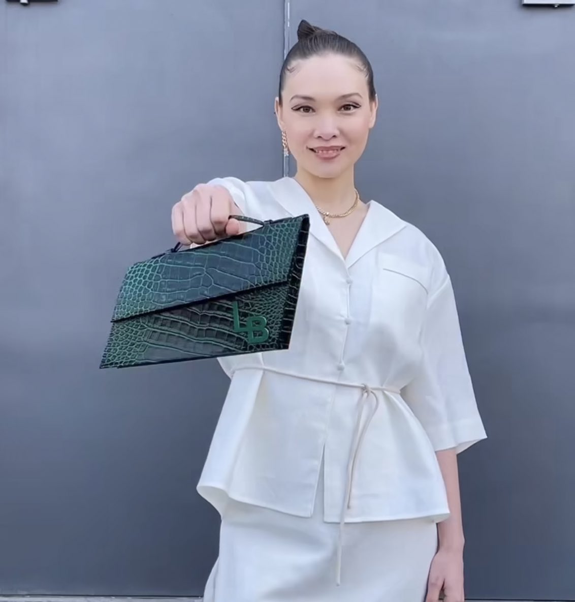 Linabrax's tweet image. Vega is the most luminous star in the northern constellation Lyra, and the fifth brightest star in the night sky.
Our Vega bag represents the star’s asymmetry and its exceptional celestial qualities.