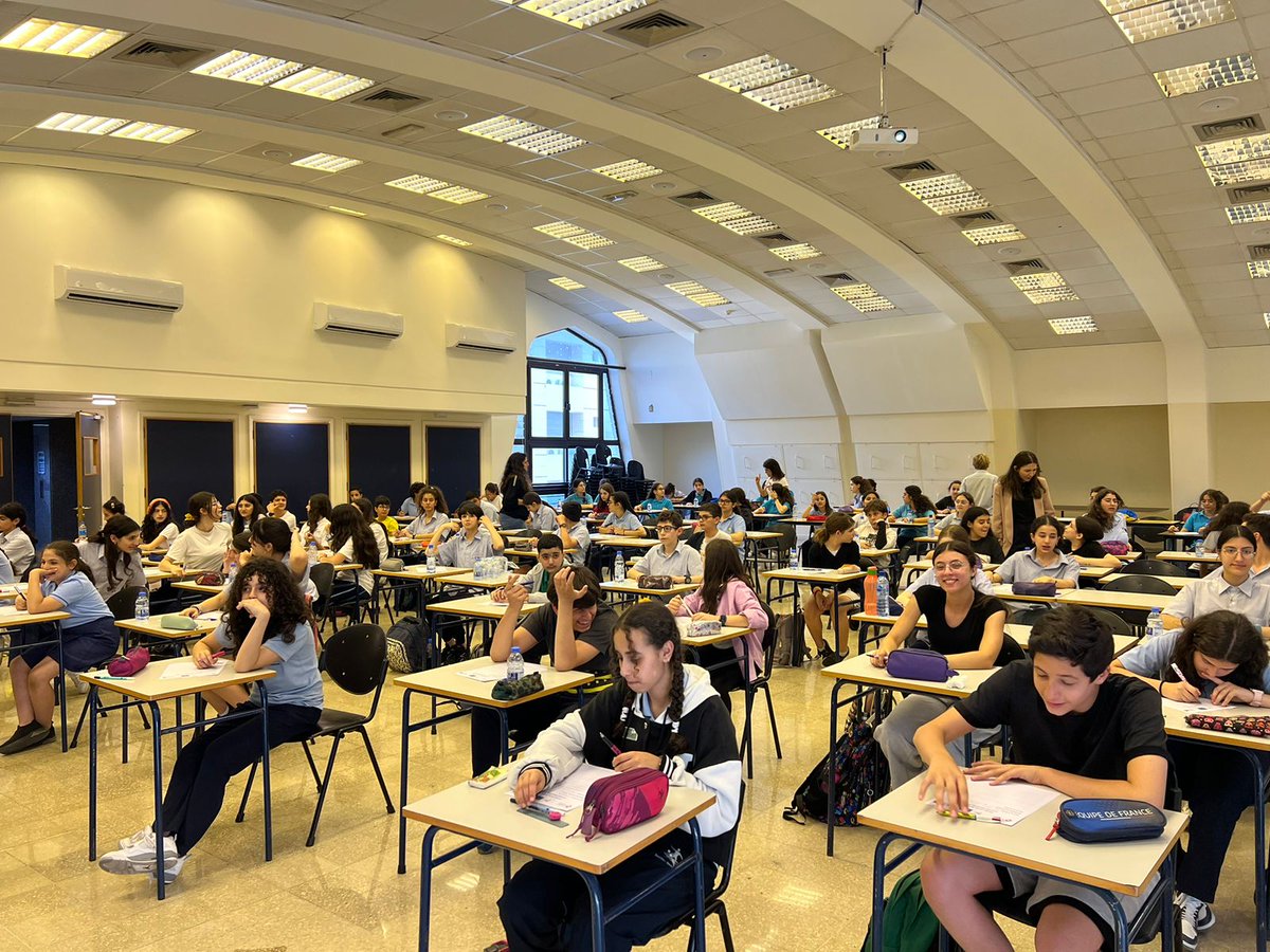 ceedd_usj's tweet photo. 120 élèves venus des quatre coins du Liban ont participé au concours de "Dictée Verte" ayant pour thème la biodiversité. 
Bravo à nos jeunes pour leur dynamisme et leur maîtrise de la langue française !

#dicteeverte #francophone #ceedd #usjliban #chairoffondationdiane https://t.co/3mu2xUWvEk