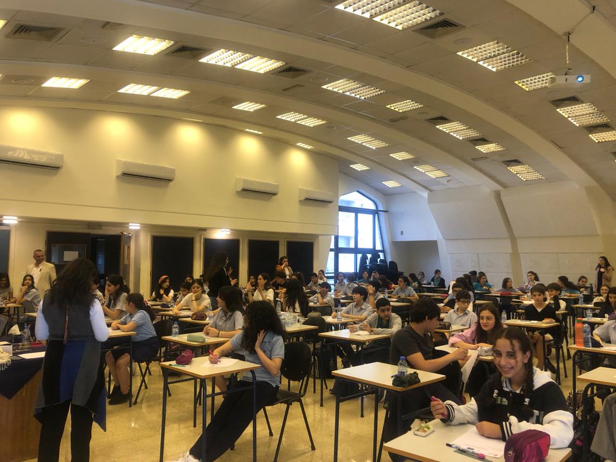 ceedd_usj's tweet photo. 120 élèves venus des quatre coins du Liban ont participé au concours de "Dictée Verte" ayant pour thème la biodiversité. 
Bravo à nos jeunes pour leur dynamisme et leur maîtrise de la langue française !

#dicteeverte #francophone #ceedd #usjliban #chairoffondationdiane https://t.co/3mu2xUWvEk