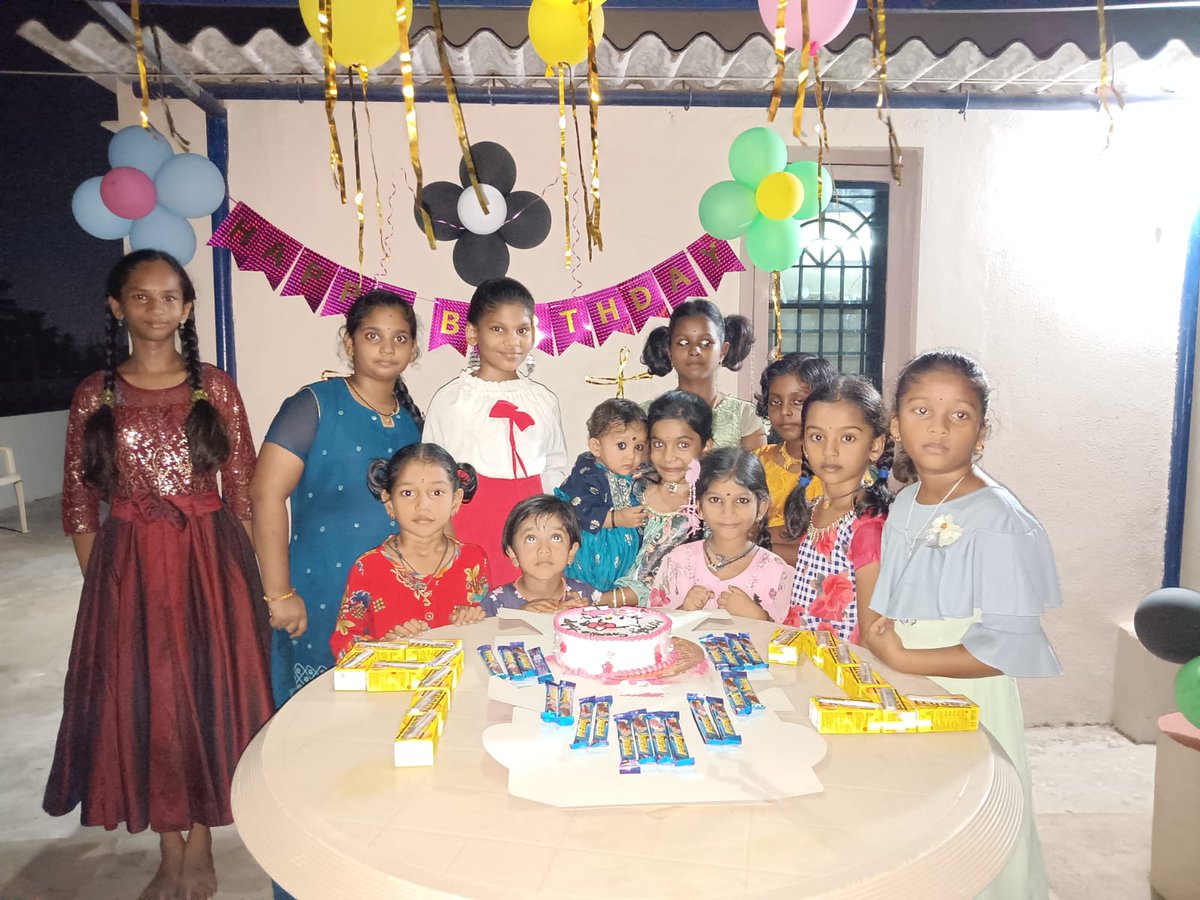 NavyaCheepuri's tweet photo. #studentbirthday #birthday #Students #ammanannanatyalayamandyogacentre #students #dancestudents #dancestudent #kuchipudi #kuchipudistudent #kuchipudistudents #danceclasses #dance #danceclass https://t.co/vrlYTF41Yv