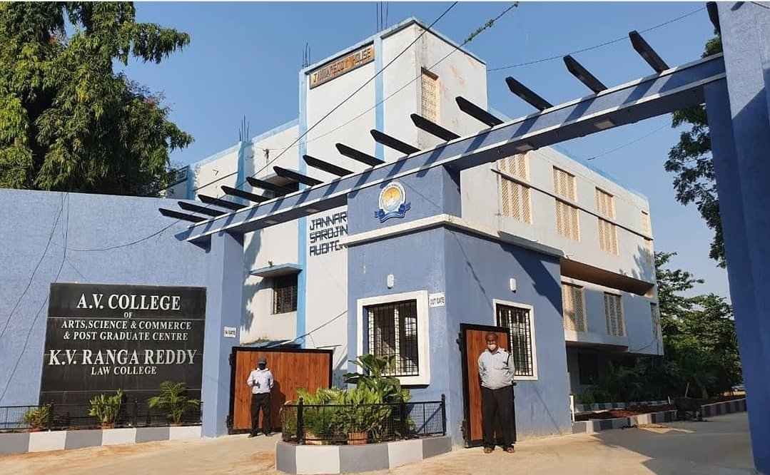 avc_hyd's tweet photo. Famously known as A.V. College, The Andhra Vidhyalaya College of Arts, Science and Commerce was established in the year 1968 by A.V. Education Society. It is centrally located in the heart of Hyderabad, offering multiple UG and PG Coureses in Arts, Science & Commerce. #AVCollege https://t.co/X78t8zwSGE
