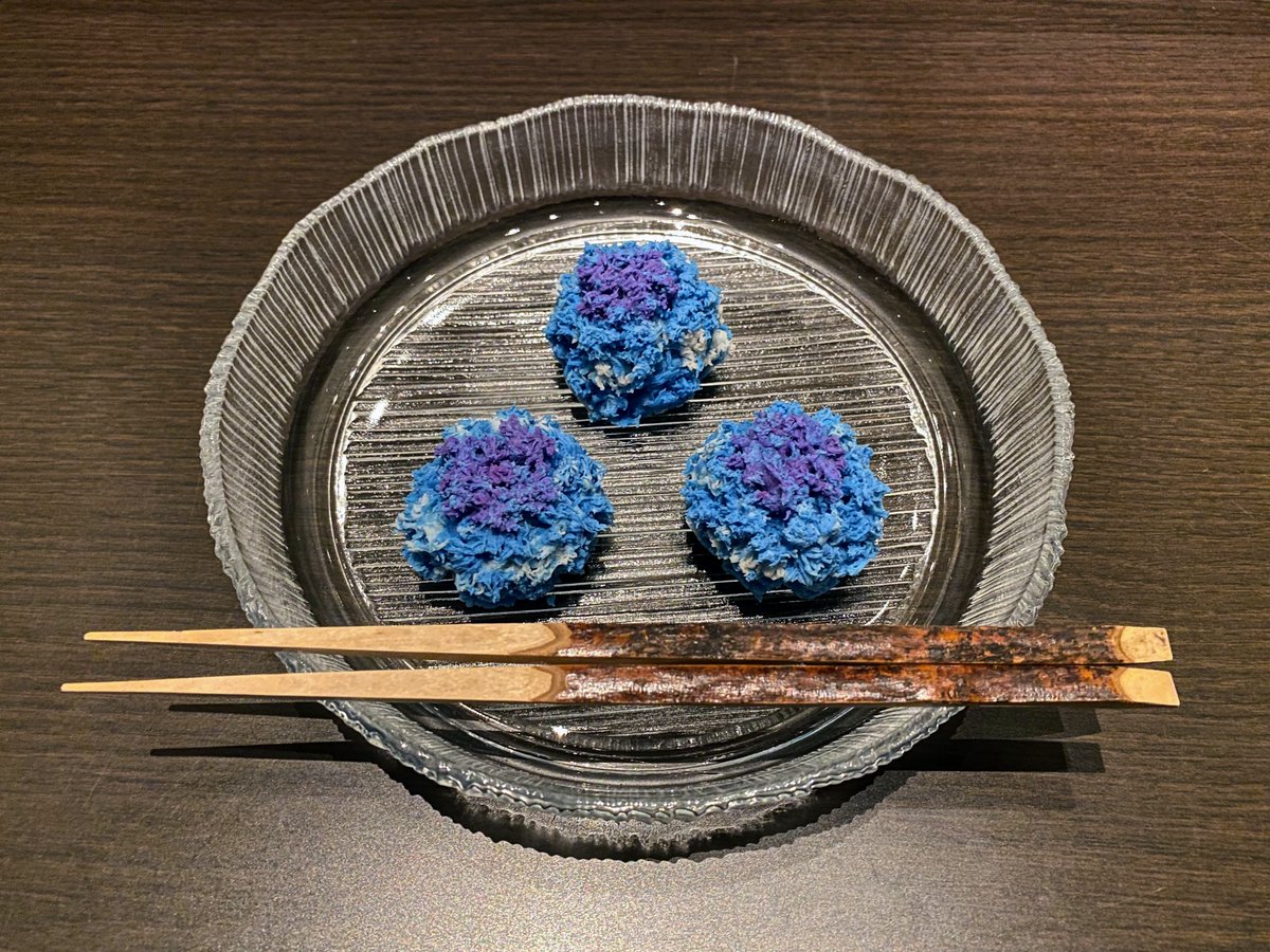 camelliakyoto's tweet photo. These videos remind me of the time we spent an afternoon mixing matcha-flavoured beers in preparation for a short segment filmed at 'The Hotel Seiryu Kyōto Kiyomizu'. It ended a German-themed tea ceremony made in collaboration with the hotel. #matchabeer #抹茶ビール #Kyoto #Japan https://t.co/xDp3iTuhSG