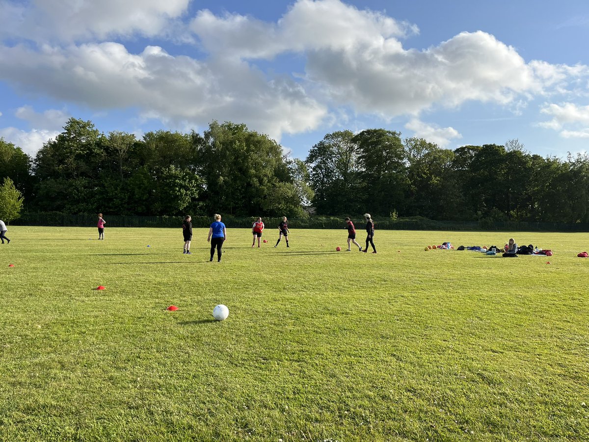 Fantastic to see 23 beginner and back to football women training in the sun last night. 😍

#FunInTheSun #WomensFootball