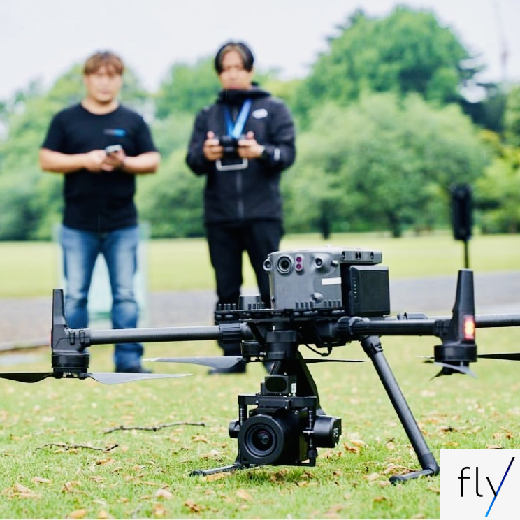 P1JPN's tweet photo. 5月15日、都内にてパートナー企業 #fly株式会社 @hiroki_funatsu 様と #フェーズワン P3ソ���ューションで本番撮影を行いました📷
生憎の天候でしたが凄いものが撮れました✨
撮影がどのように行われたのか、以下の写真からご覧ください！
【使用機材】#PhaseOne #iXM100 ・ #P3ペイロード ・ #DJIM300 https://t.co/2UBjKKyj9V