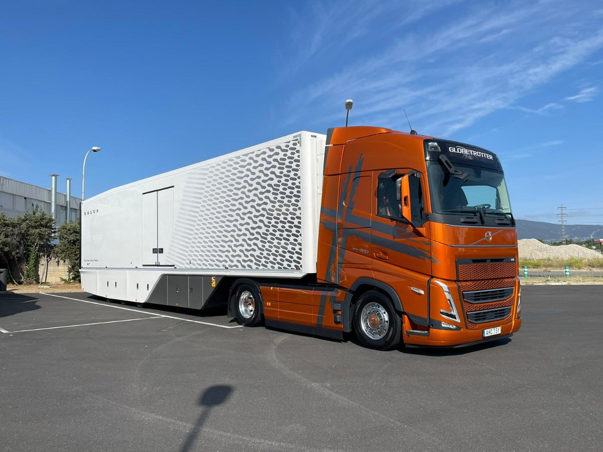 VolvoTrucks_es's tweet photo. Así es el flamante #VolvoFH con #ISave que nos ha visitado estos días en España para realizar pruebas de prensa con las revistas especializadas del sector.
Un camión de 460 CV, con todo lujo de detalles, que sorprende por su comodidad, rendimiento y bajos consumos
#VolvoFH #ISave https://t.co/LchqcZalnE