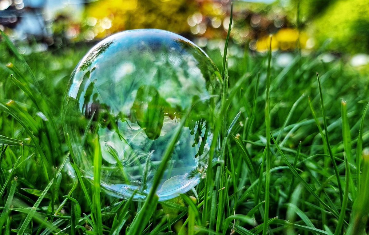 BromsPrep's tweet photo. The Prep School Photography Club have been experimenting with capturing light in bubbles in the Spring sunshine. #BromsPhotoClub #BromsActivities #SchoolActivities https://t.co/TNXPAyC2n2