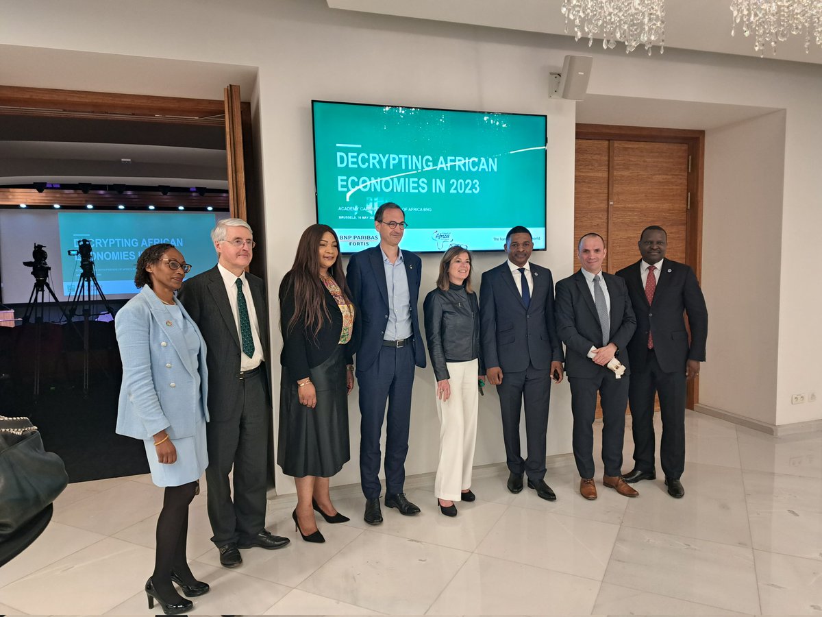 CNyombayire's tweet photo. Très belle conférence hier sur le décryptage des économies africaines en 2023 à la #BNPParibasFortis rue de la chancellerie à #BRUXELLES. Bravo à @GuyGweth pour son analyse à 360°, merci à @KoenDeLeus @Kamatacha @EmvahouA #friendsofafrica #xavierTimmermans https://t.co/5o7vEmxwP6