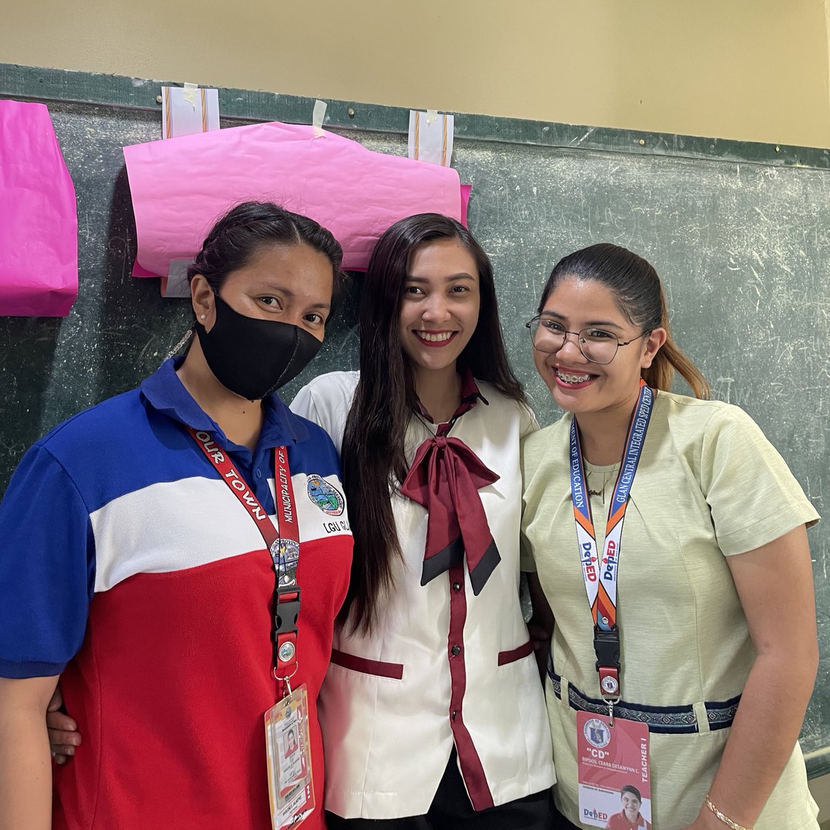 cidrawrr's tweet photo. Pagbati sa aking dalawang nagsasanay na guro sa matagumpay na pinal na pakitang-turo! 👩‍🏫 Karangalan ko na maging bahagi ng inyong pagtahak sa propesyon ng pagtuturo. Ang inyong ipinakitang husay at talino ay higit sa aking inaasahan. Lubos ninyo akong napahanga bilang inyong +++ https://t.co/D77lznLhQe
