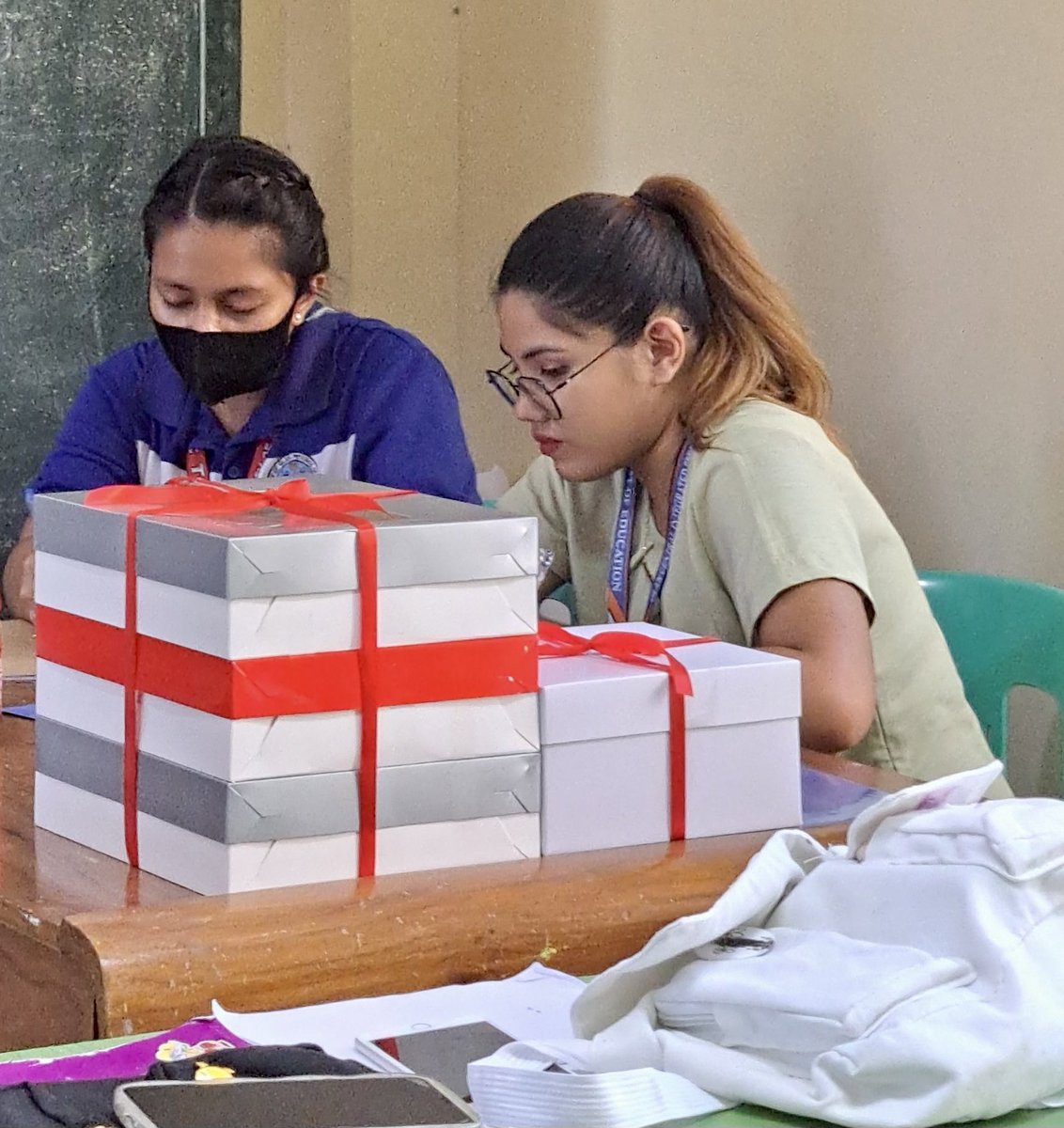 cidrawrr's tweet photo. Pagbati sa aking dalawang nagsasanay na guro sa matagumpay na pinal na pakitang-turo! 👩‍🏫 Karangalan ko na maging bahagi ng inyong pagtahak sa propesyon ng pagtuturo. Ang inyong ipinakitang husay at talino ay higit sa aking inaasahan. Lubos ninyo akong napahanga bilang inyong +++ https://t.co/D77lznLhQe