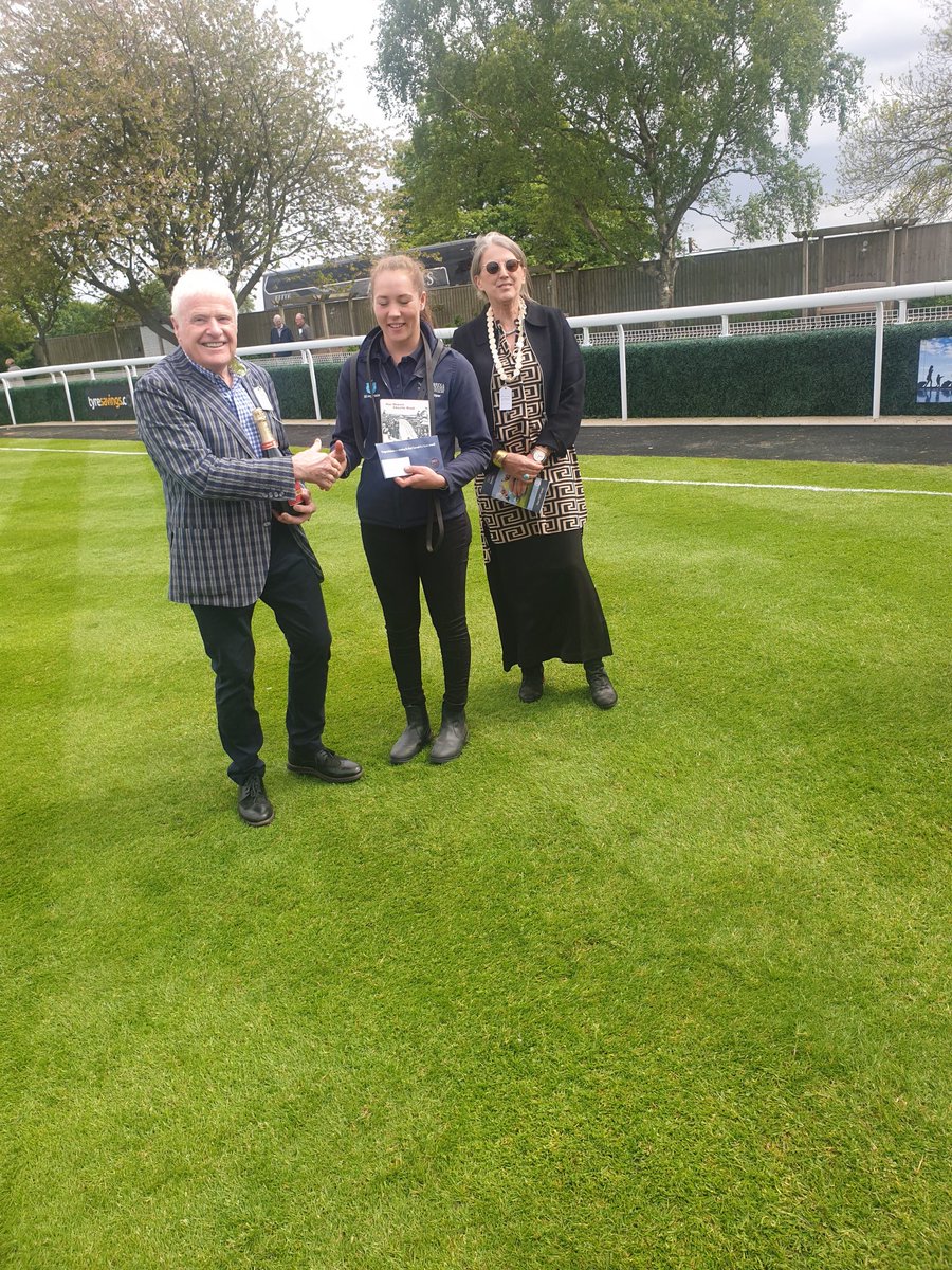 bbcburnsy's tweet photo. Lovely afternoon @Beverley_Races in memory of #Hull 's fogotten Derby and Triple Crown-winning jockey Charlie Wood.

Thanks to @CarrAuthor for the invite , sorry I lost you, but I was losing my shirt. 

Great to meet Charlie's relative Ian.

Ta to @wild_julian for the intro. https://t.co/P3MxV1Y7tL