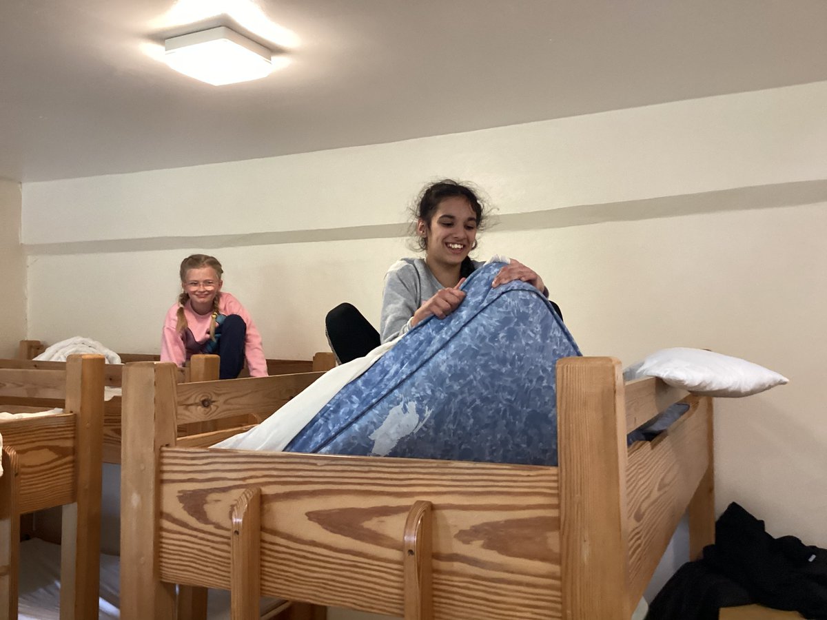 SchoolKingsway's tweet photo. Bed making @dunfield
#learninganewskill #teamwork https://t.co/xnSvxtzYOy