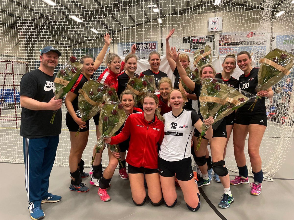 jan van der Werf (@werfwind) on Twitter photo De breedte in de volleybal wordt steeds smaller. Gelukkig dat de Nevobo hier wat aan probeert te doen. Sportiviteit wordt gestimuleerd. De kampioen van Nederland wordt gehuldigd door de Nevobo. Jammer dat “bekers” in de lagere regionen opgestuurd worden. @Herman_MP <a href="/NevoboNoord/">Nevobo regio Noord</a> De breedte in de volleybal wordt steeds smaller. Gelukkig dat de Nevobo hier wat aan probeert te doen. Sportiviteit wordt gestimuleerd. De kampioen van Nederland wordt gehuldigd door de Nevobo. Jammer dat “bekers” in de lagere regionen opgestuurd worden. @Herman_MP <a href="/NevoboNoord/">Nevobo regio Noord</a>