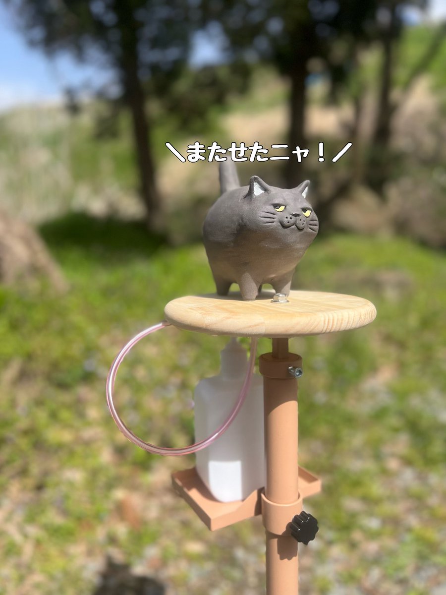 c_a_takurofuse's tweet photo. デザフェスお品書き

 スプレーにゃんこ

バズりにバズった噂のアルコールスプレー 。猫から(アルコール)スプレーをかけられて喜ぶ人が続出。
土台の足踏み式スプレー付でのご案内です。 https://t.co/q1RS2KHHbC