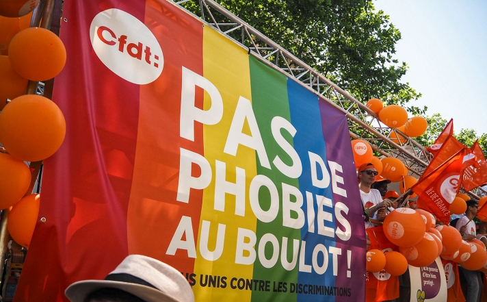 #17Mai Journée mondiale contre l'homophobie et la transphobie 
Comme le mettait en lumière un dossier de #CFDTMagazine fin 2021, au travail, le respect des personnes #LGBTQI reste un défi sociétal et un combat syndical auquel la <a href="/CFDT/">CFDT</a> prend toute sa part : syndicalismehebdo.fr/article/le-dro…