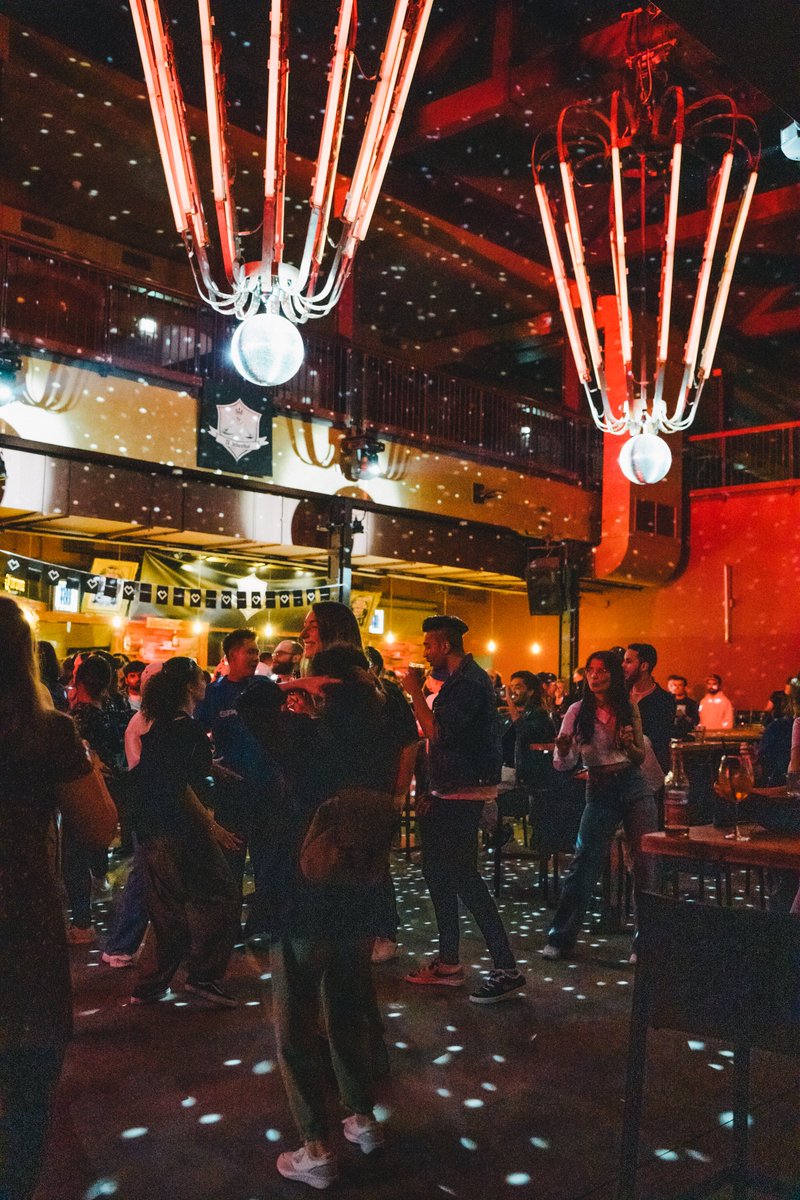 Recipe for an amazing #streetstyle party: 1 urban location #Täubchenthal, 300 spreadsters in fresh outfits, 4 food trucks, 1 amazing #tattoo artist, 5 #photospots, 1 bustling #basketball court and 1 hot #dancefloor: our spring party was a blast!