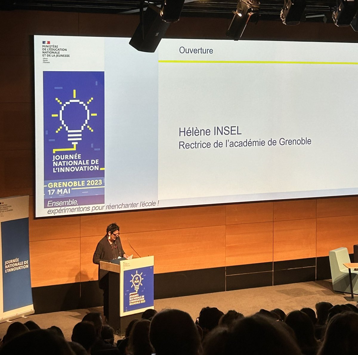CardieNice's tweet photo. L’équipe #CardieNice ¡VivaLaFrida! est sur le pont pour l’ouverture de la #JNI2023. 
Prête à écouter Mme la rectrice @HeleneInsel et Sandrine Bodin
et à accueillir les visiteurs intéressés par la collaboration langue 🇪🇸 lycée technique, professionnel, BTS … https://t.co/vlgzgn4aWa