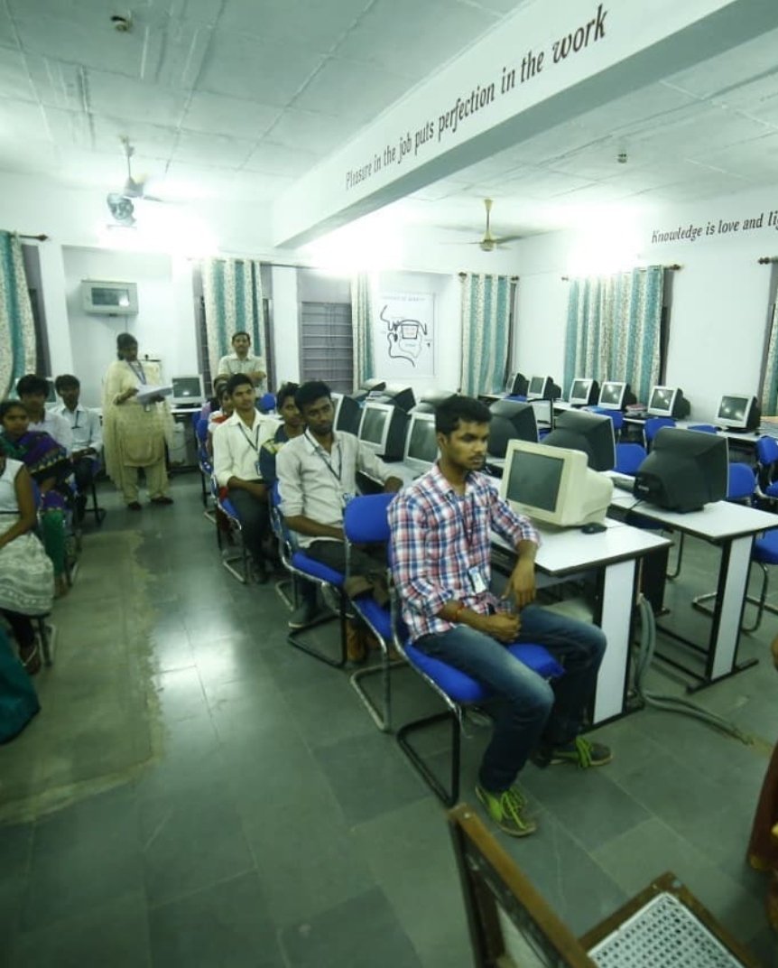 avc_hyd's tweet photo. English Lab, Chemistry Lab, Physics  and Electronics Lab &amp; Computer Lab. https://t.co/sfTyQo2Ovi