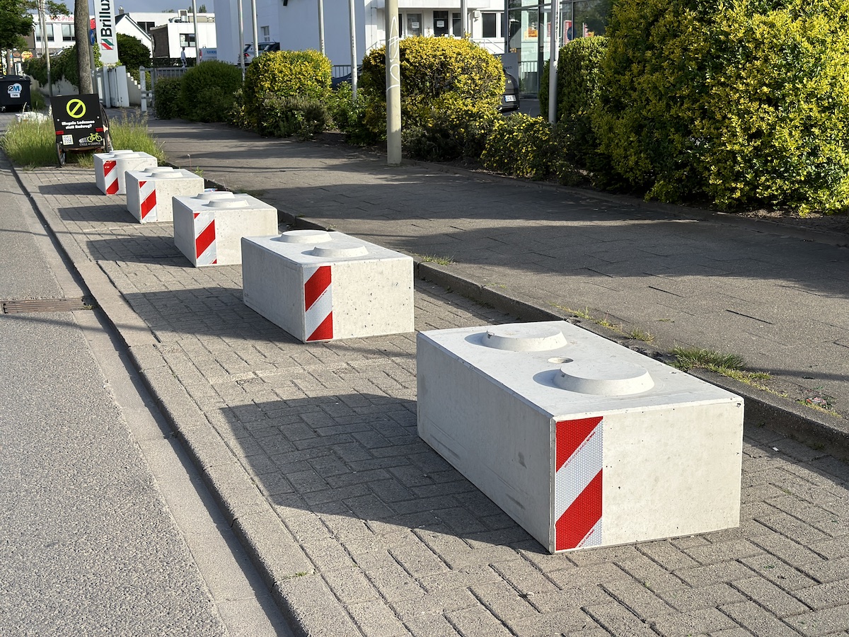 hasepost's tweet image. HASEPOST Osnabrück: Kein Platz mehr für “Blitzer” an der Pagenstecherstraße? Rund 150.000 Euro investierte die Stadtverwaltung vor ein paar Jahren um einen mobilen Blitzer anzuschaffen, der bis zu 14 Tage #beton #blitzer #osnabruck #pagenstecherstrasse hasepost.de/kein-platz-meh…