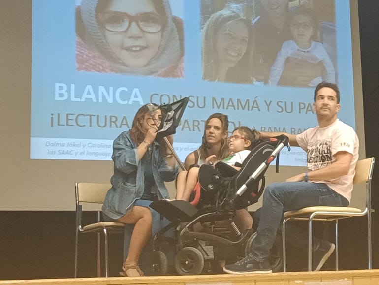 HospitalariasGr's tweet photo. Éxito en las #JornadasDeComunicación #Irisbond Bajo el tema "Una mirada a la comunicación", se  ha centrado en el uso de sistemas alternativos y aumentativos de comunicación, con especial atención al dispositivo Irisbond. 
#seeitpossible #Irisbond #CAA #SAAC #educación https://t.co/EhuNNECkAo