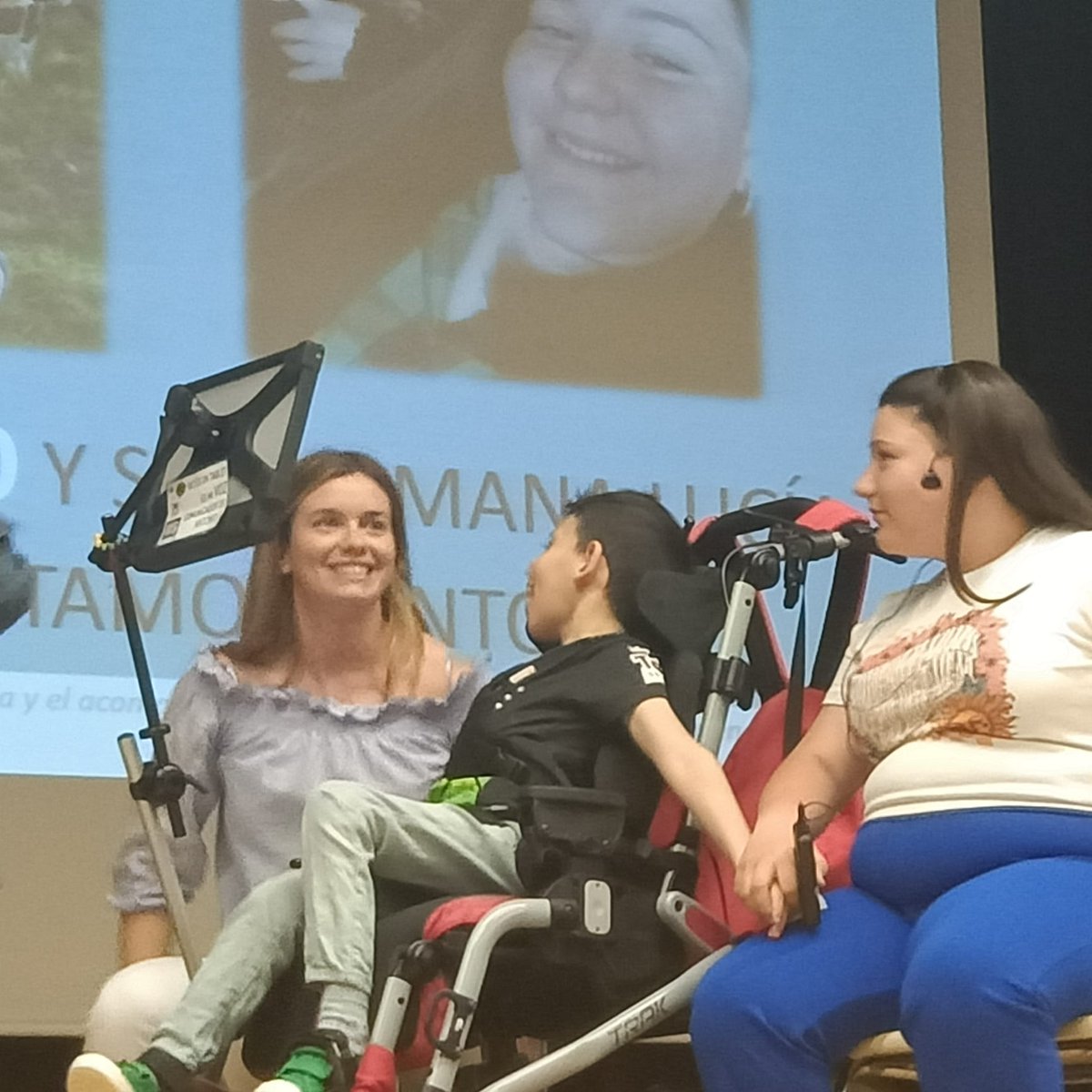 HospitalariasGr's tweet photo. Éxito en las #JornadasDeComunicación #Irisbond Bajo el tema "Una mirada a la comunicación", se  ha centrado en el uso de sistemas alternativos y aumentativos de comunicación, con especial atención al dispositivo Irisbond. 
#seeitpossible #Irisbond #CAA #SAAC #educación https://t.co/EhuNNECkAo