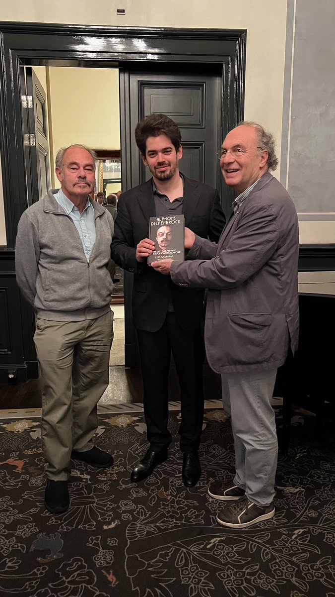 _MNieuwenhuizen's tweet photo. After a moving #Mahler2 by @rdamphil  conducted by #LahavShani, AD grandson Florian Diepenbrock &amp; @leosamama presented ‘the book’ to Lahav; thx @GeorgeRPhO &amp; @DonFloris for a delightful evening; our @StichtingADF mission ‘promoting #AlphonsDiepenbrock’ continues … https://t.co/GsAk0cmaPB