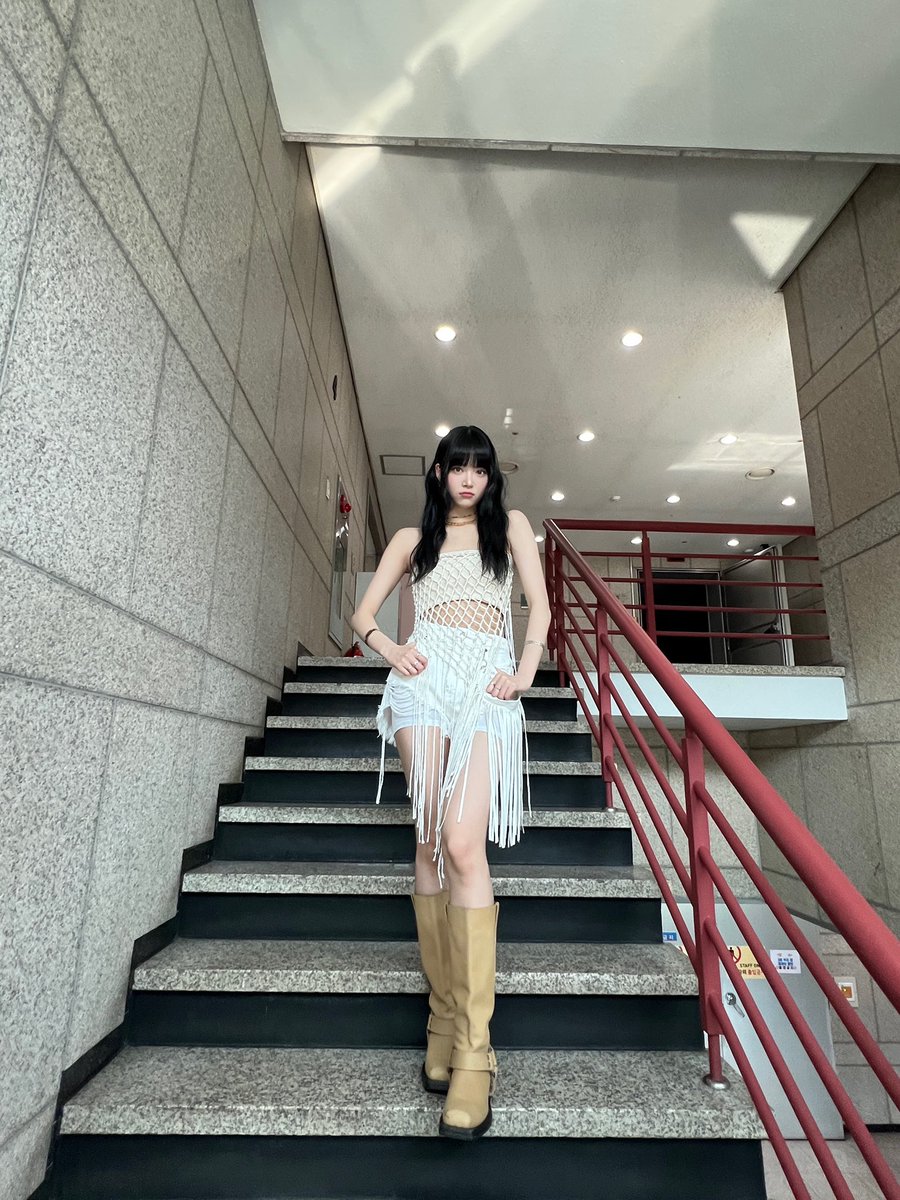 ienchae's tweet photo. Can't hold my longing anymore to Fearnots. So, I share this photo of mine in this legend ladder. I've tried to took some nice pics with cool pose. I can't believe it turns out well and eyes-satisfying.
https://t.co/LVsyst6U6d
