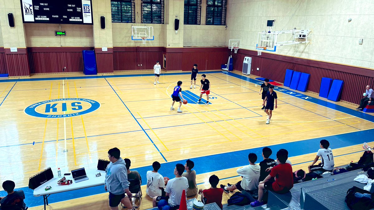 3:3 bball for @NyakaGlobal. Pretty great to see HS Ss letting loose and having fun for a good cause, bringing awareness and enjoying some reprieve from the exams and academic pressures. @kispride @Twejaka